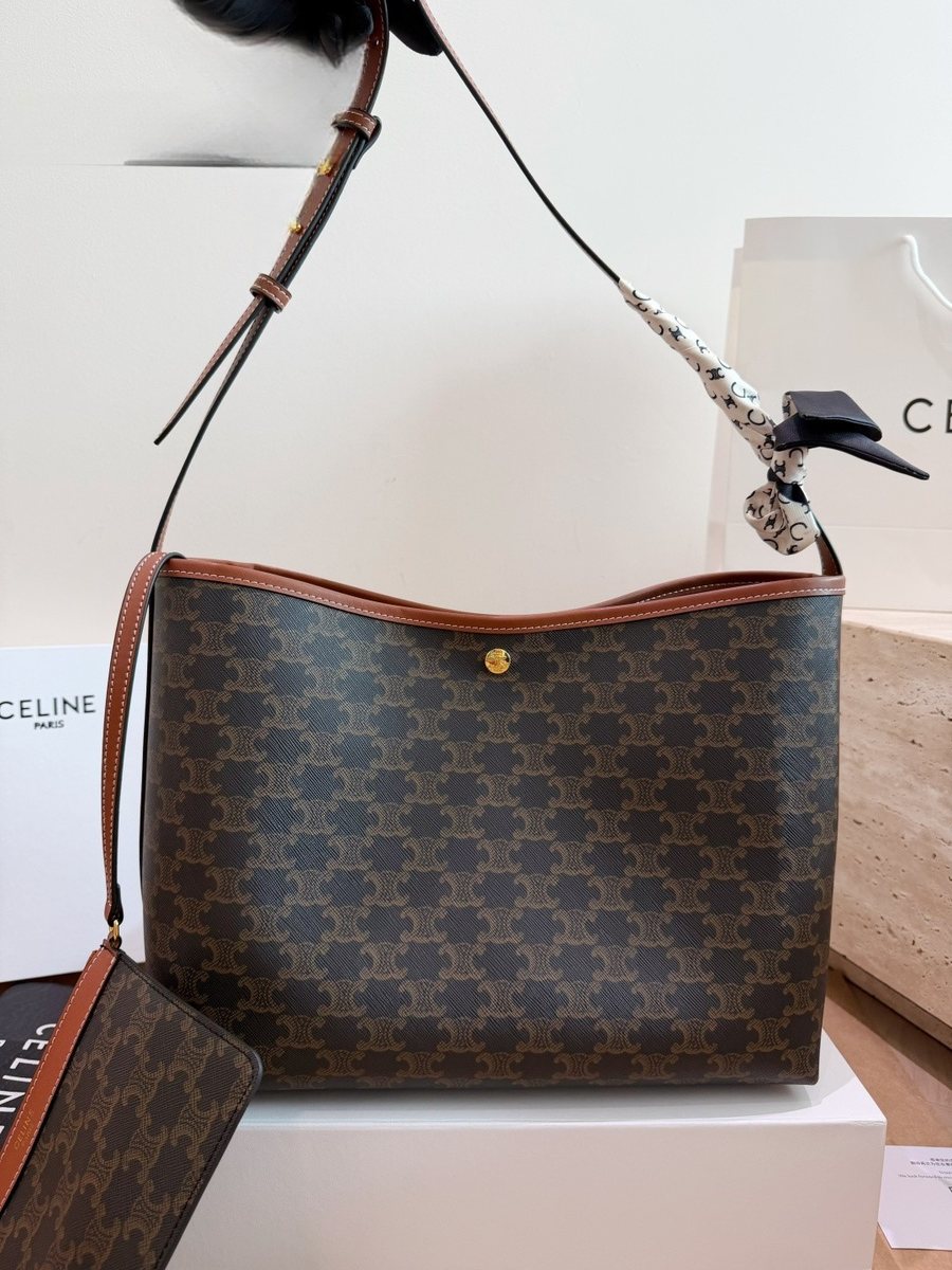 Celine Handbag 400