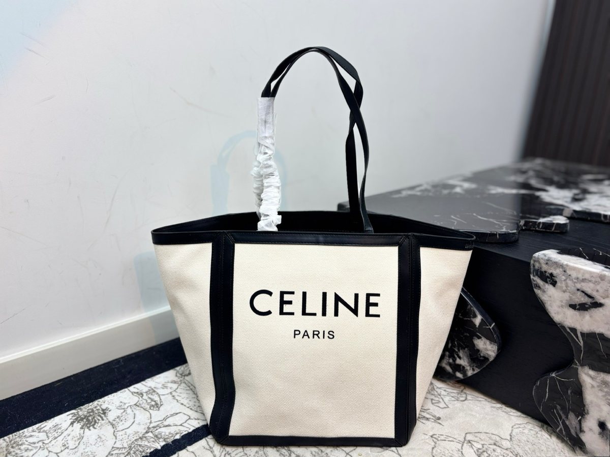 Celine Handbag 496