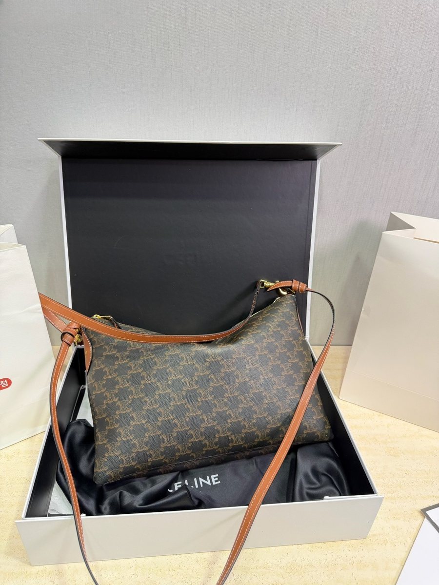 Celine Handbag 539