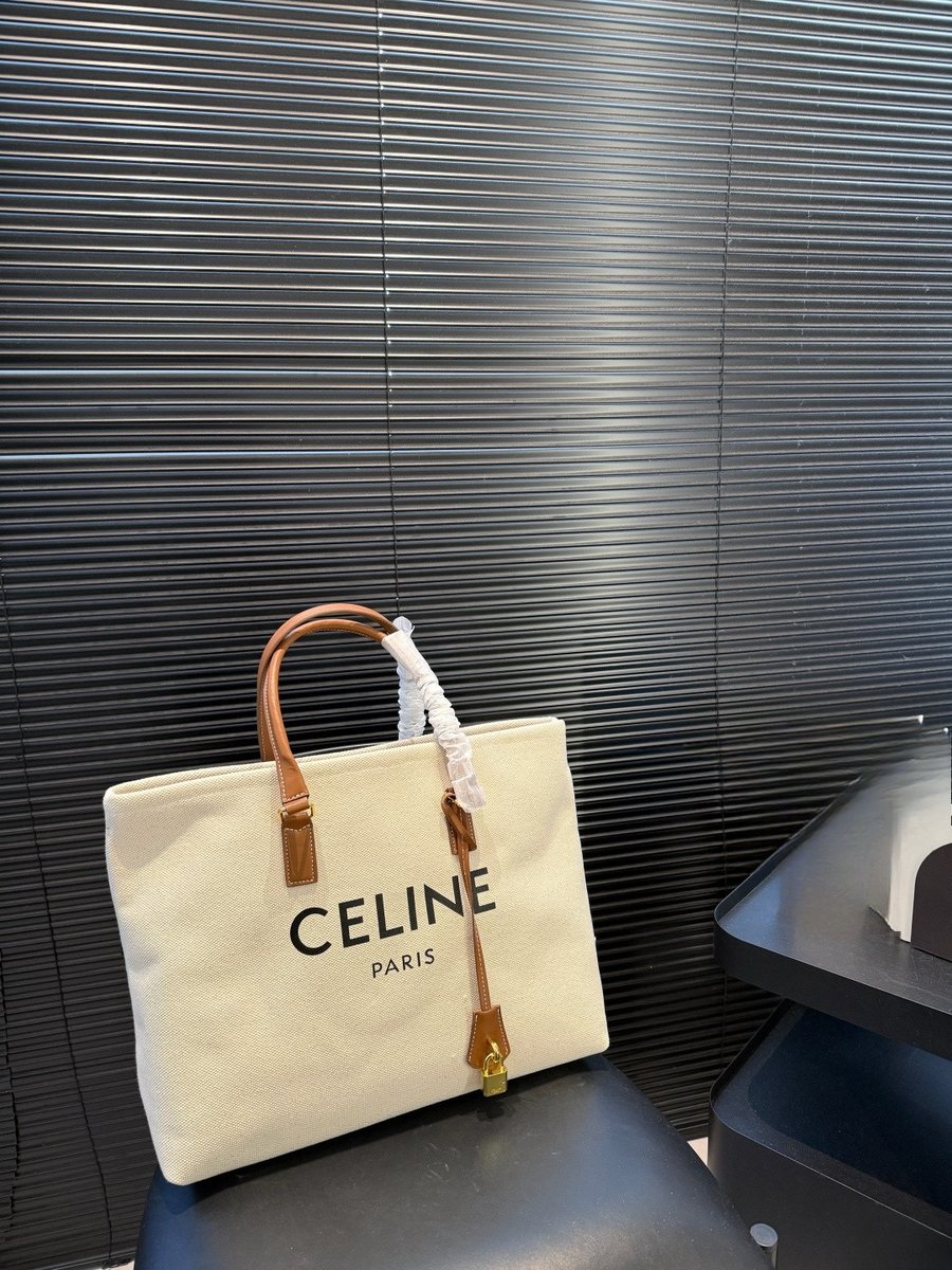 Celine Handbag 635
