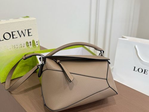 Loewe Handbag 047