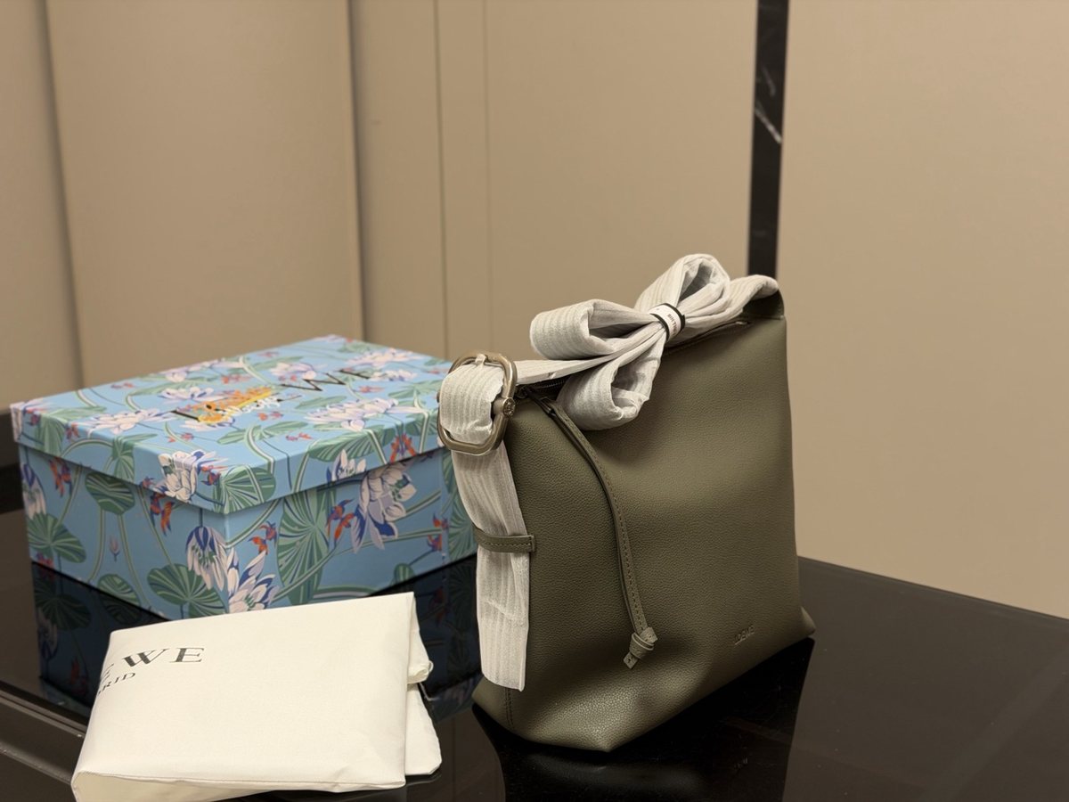 Loewe Handbag 050