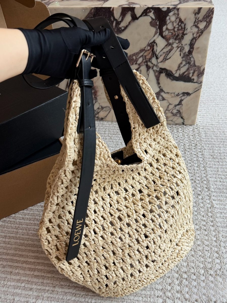 Loewe Handbag 063