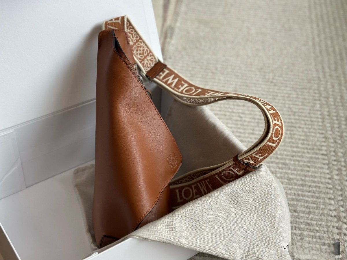 Loewe Handbag 082