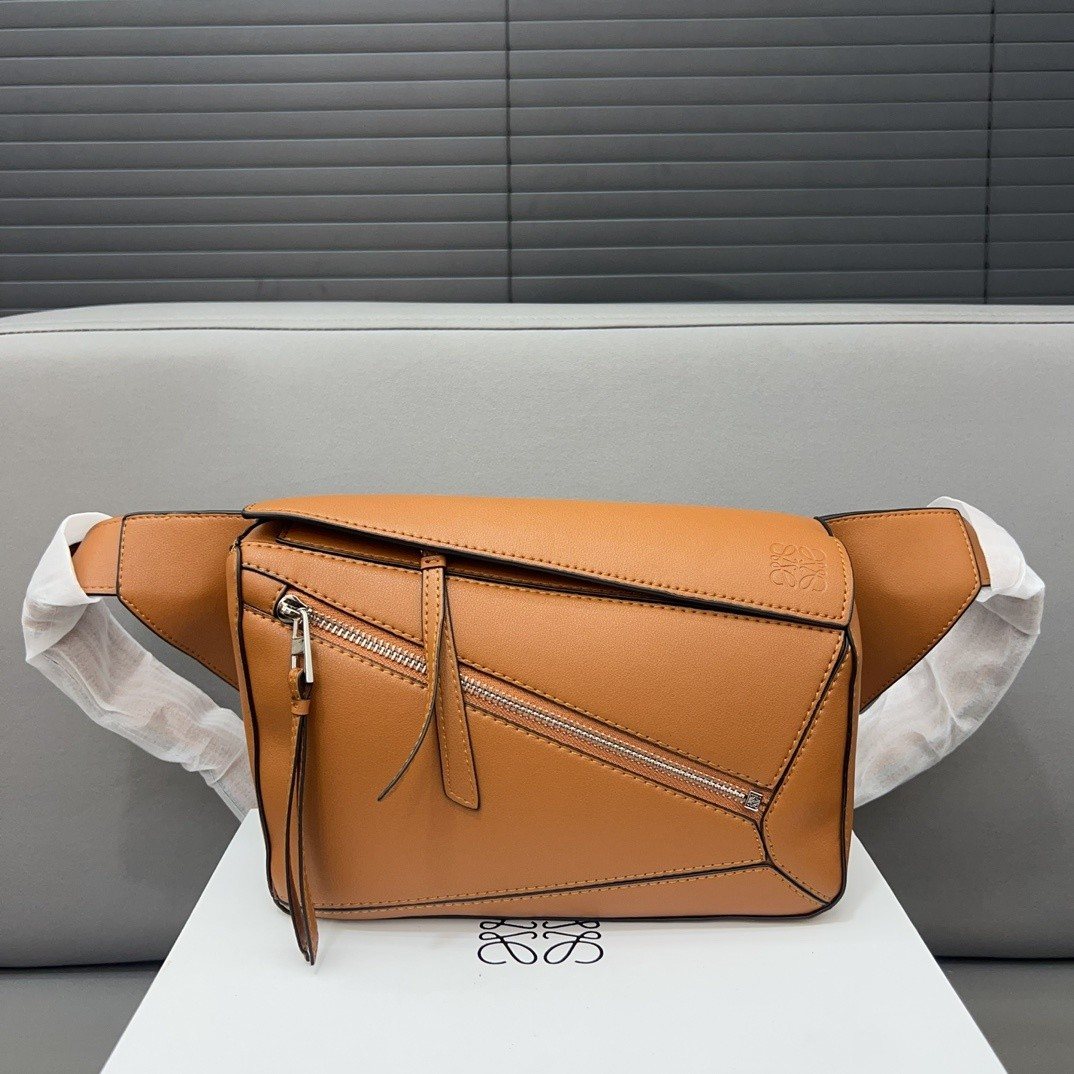 Loewe Handbag 083
