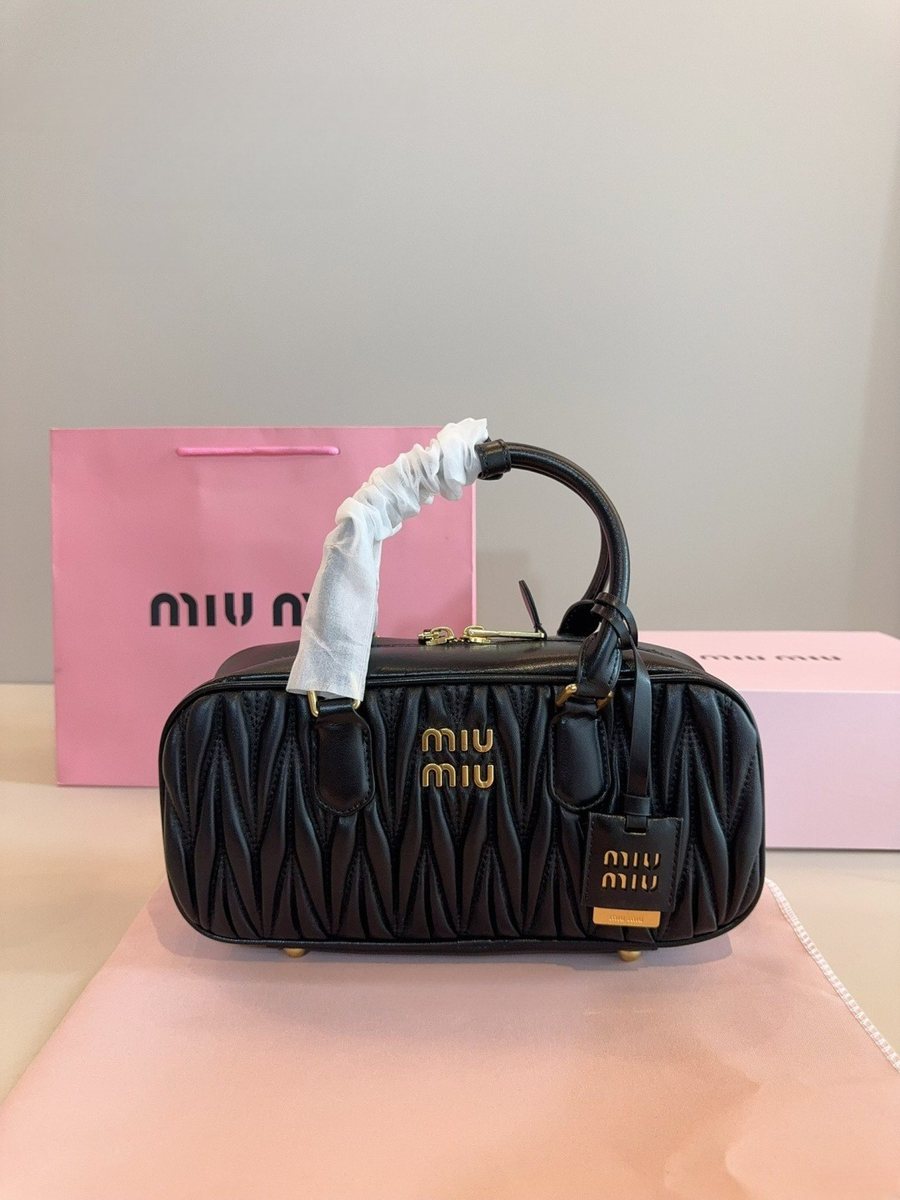 Miu Miu Handbag 091