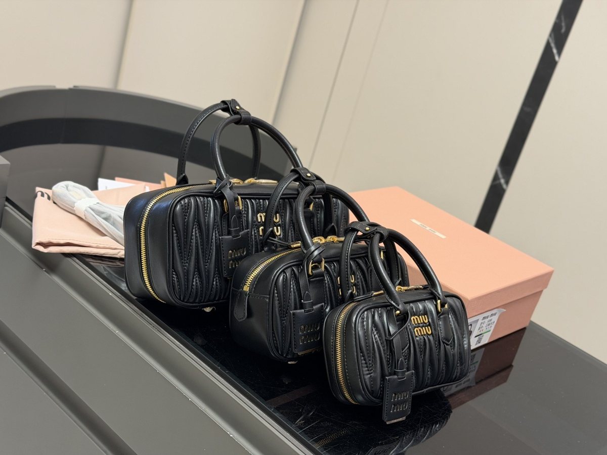 Miu Miu Handbag 139