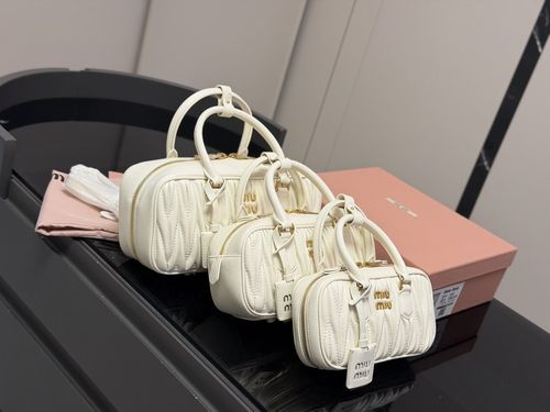 Miu Miu Handbag 140