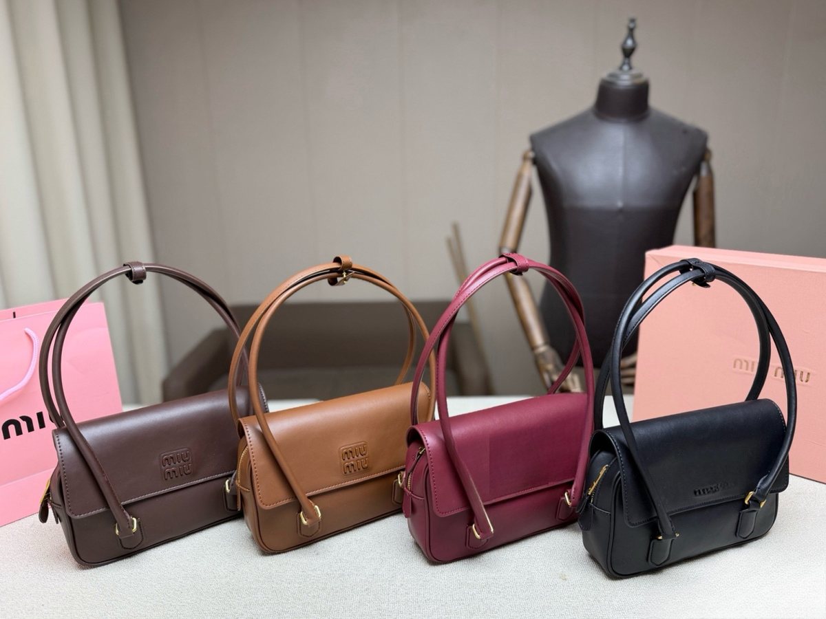 Miu Miu Handbag 211
