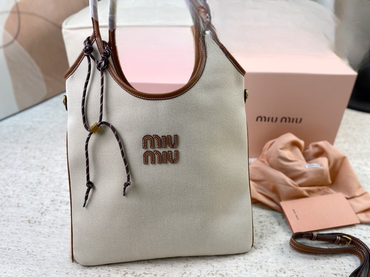 Miu Miu Handbag 220