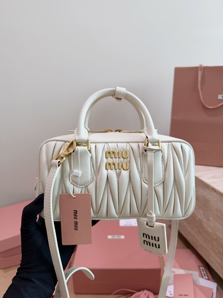 Miu Miu Handbag 275