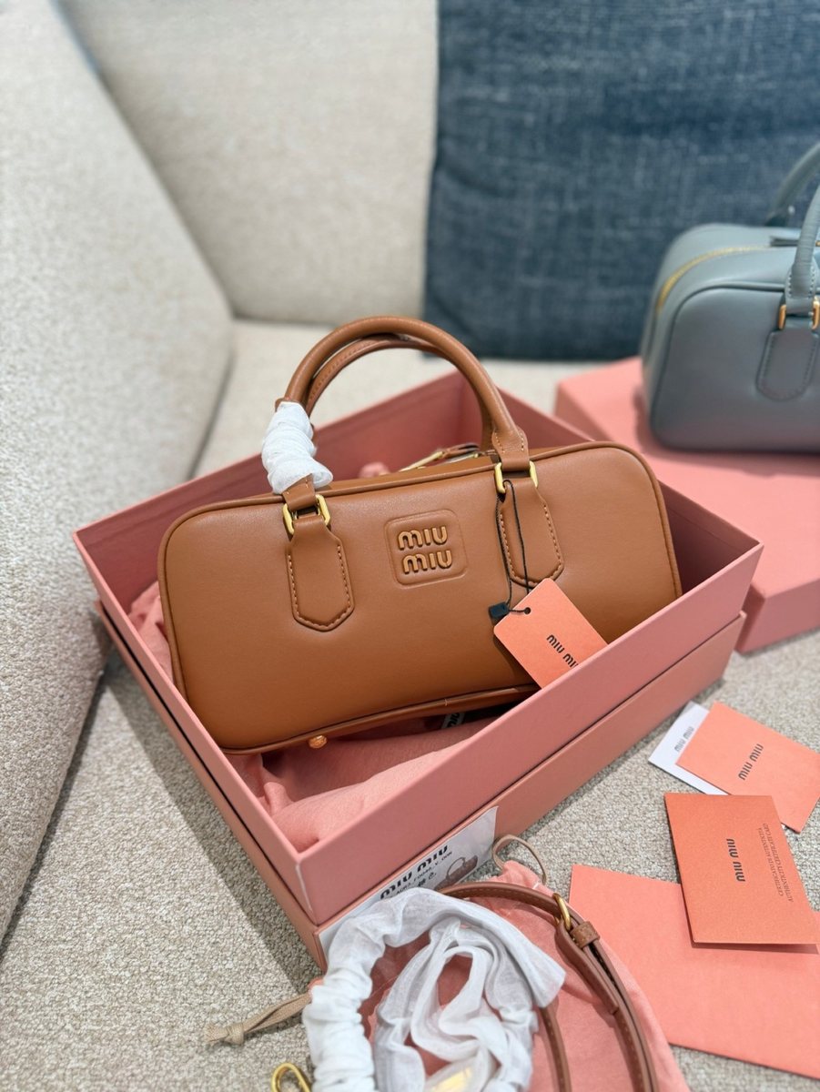 Miu Miu Handbag 285