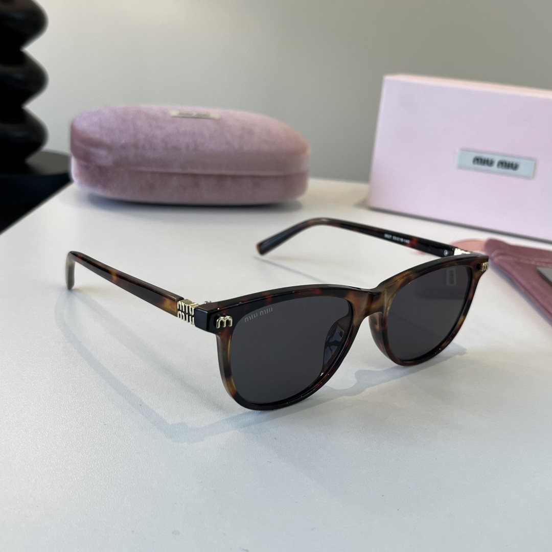 Sunglasses 071