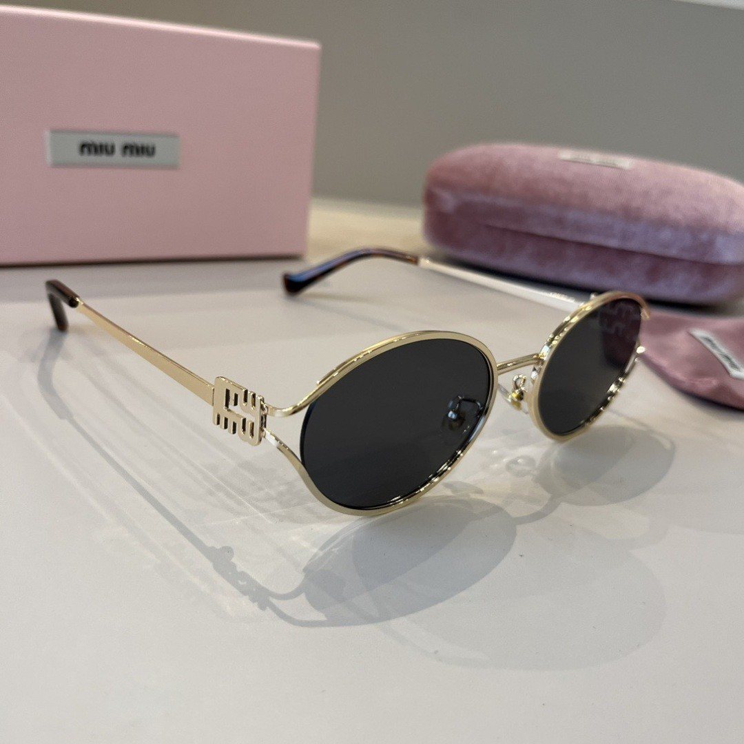 Sunglasses 074
