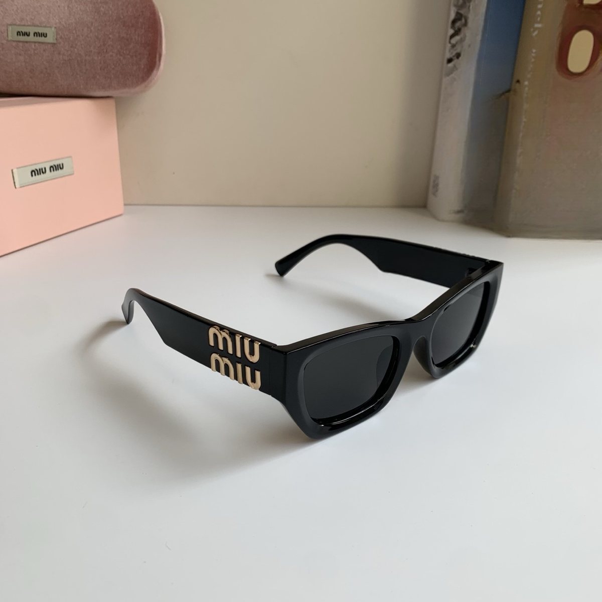 Sunglasses 084