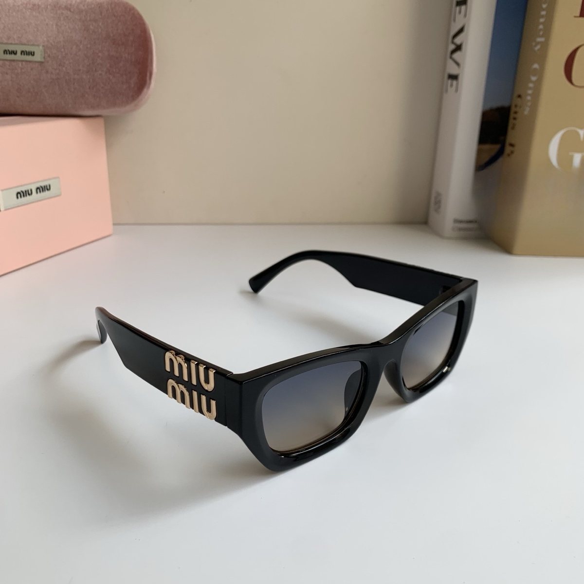 Sunglasses 100
