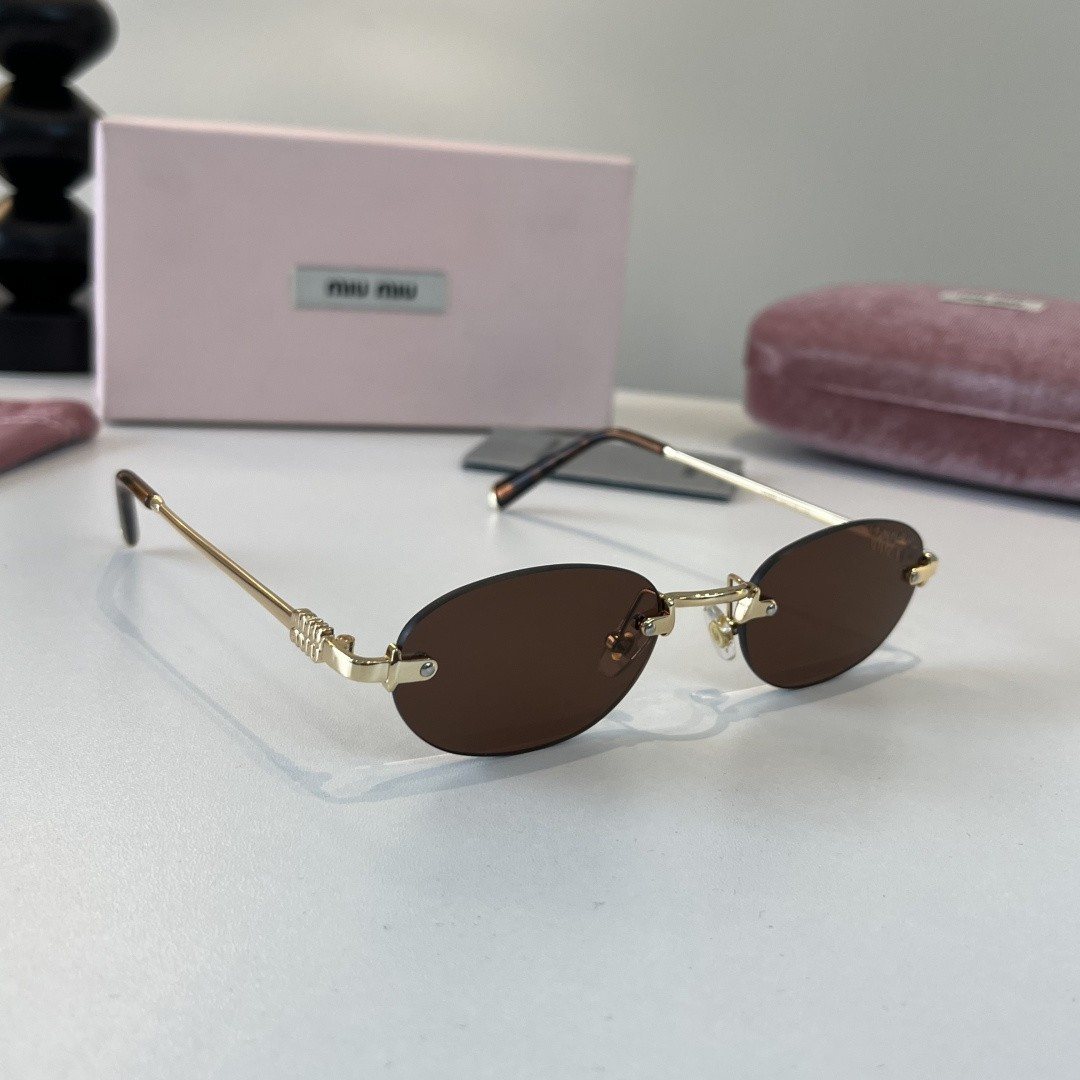 Sunglasses 106