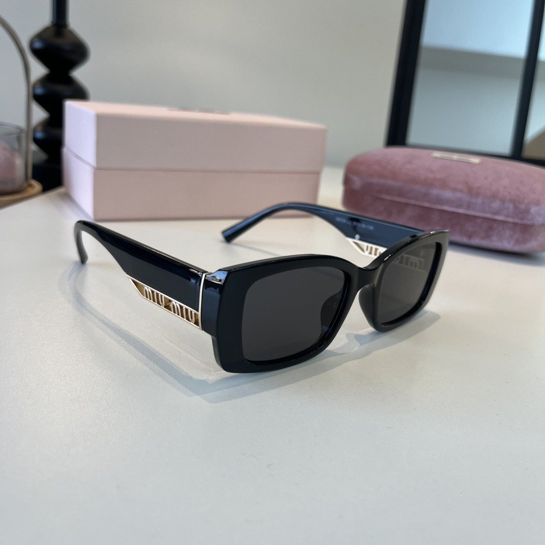Sunglasses 109