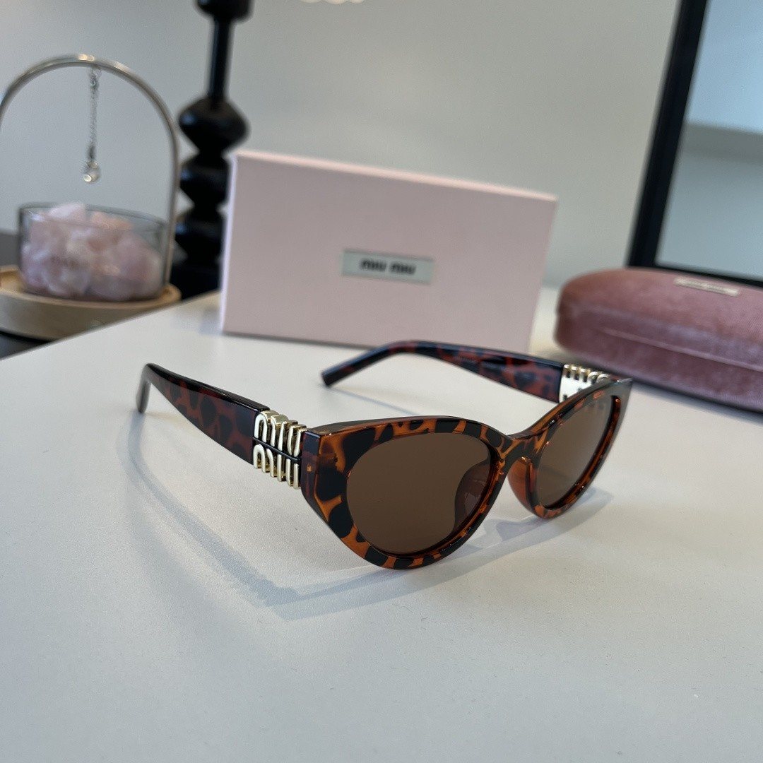 Sunglasses 110