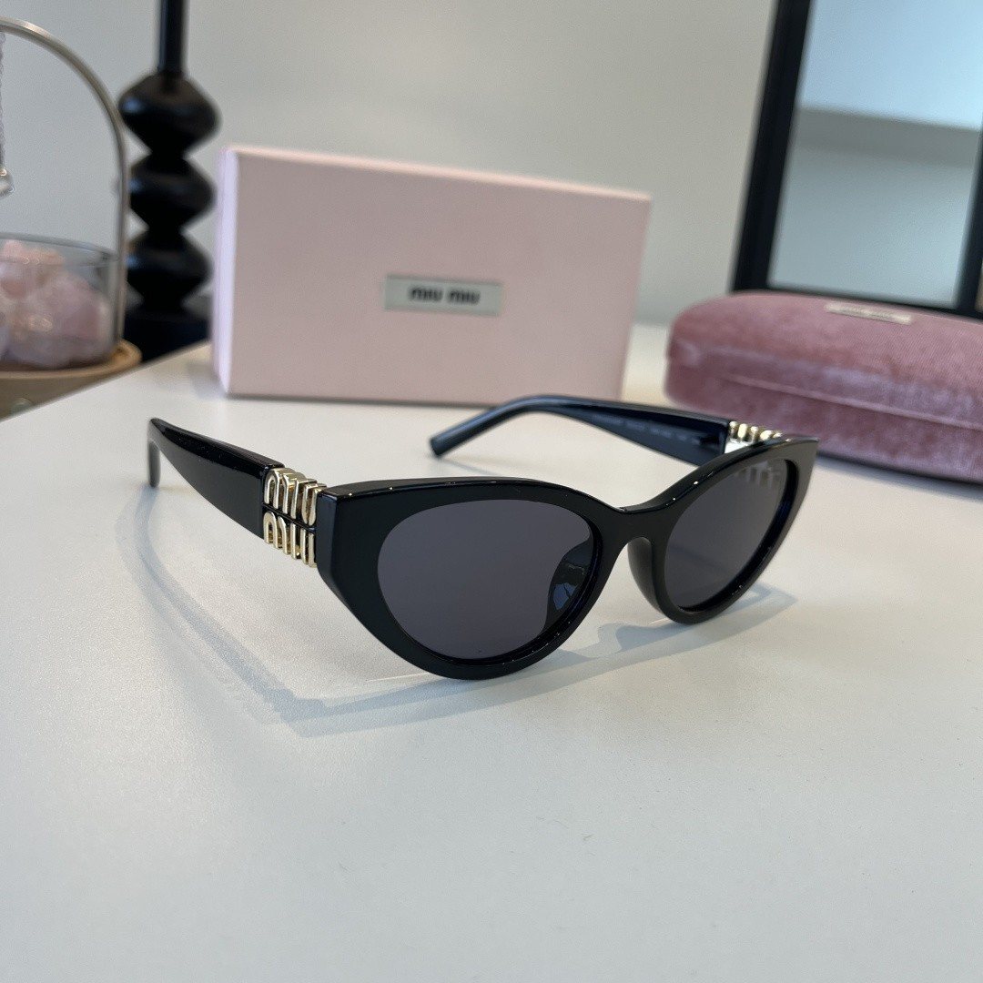 Sunglasses 113