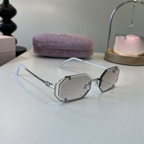 Sunglasses 152
