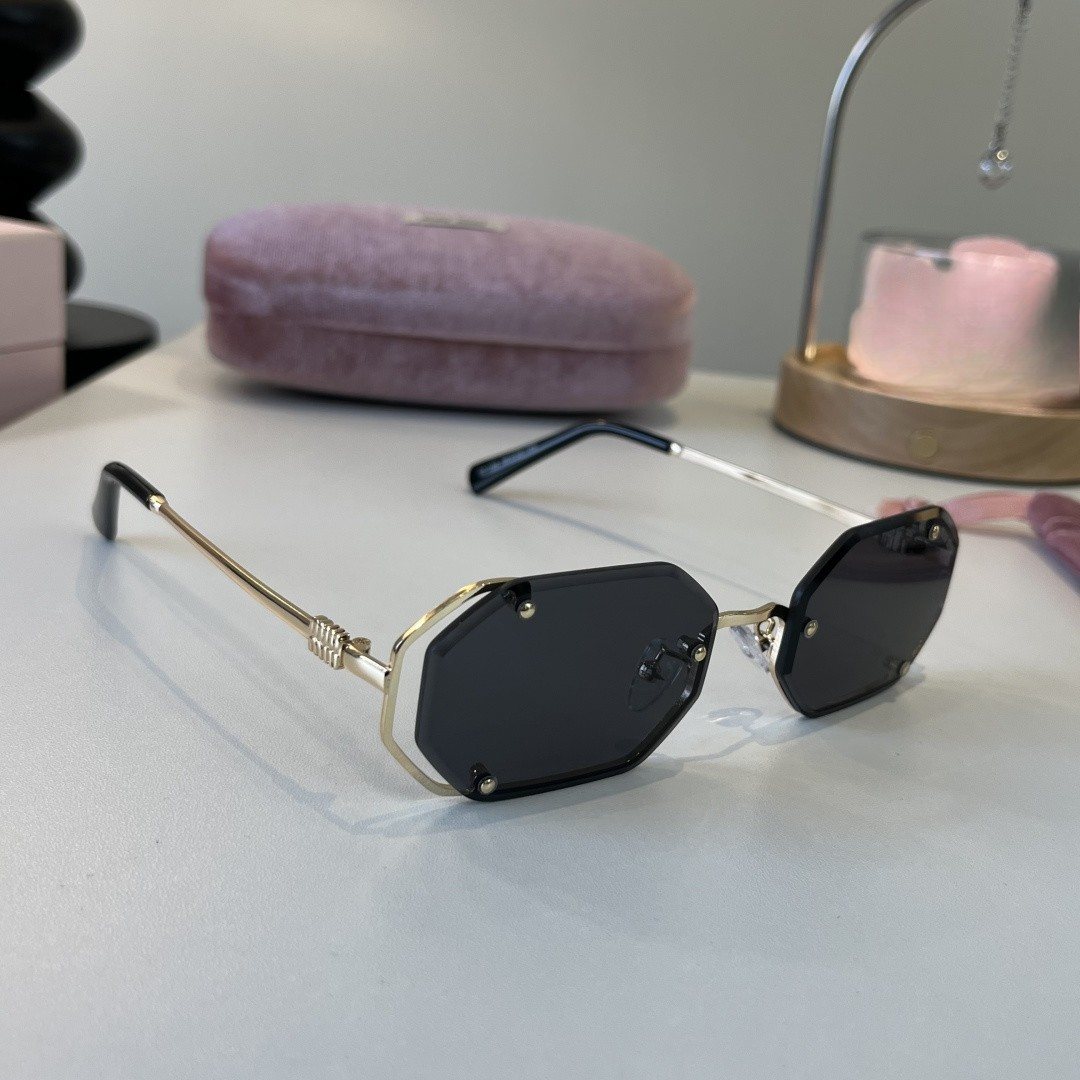 Sunglasses 153