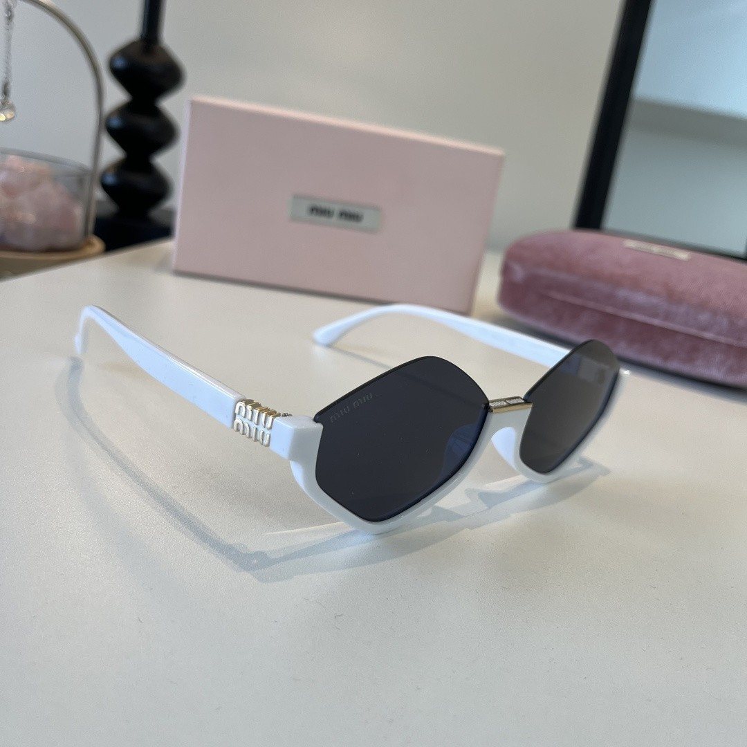 Sunglasses 178