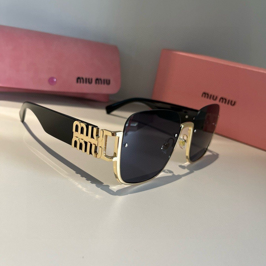 Sunglasses 209