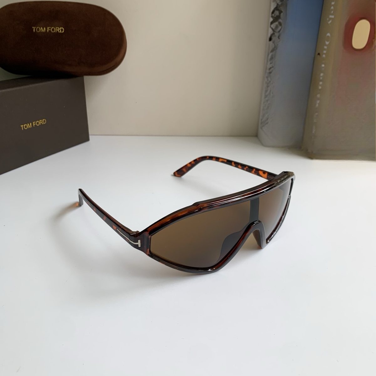 Sunglasses 260