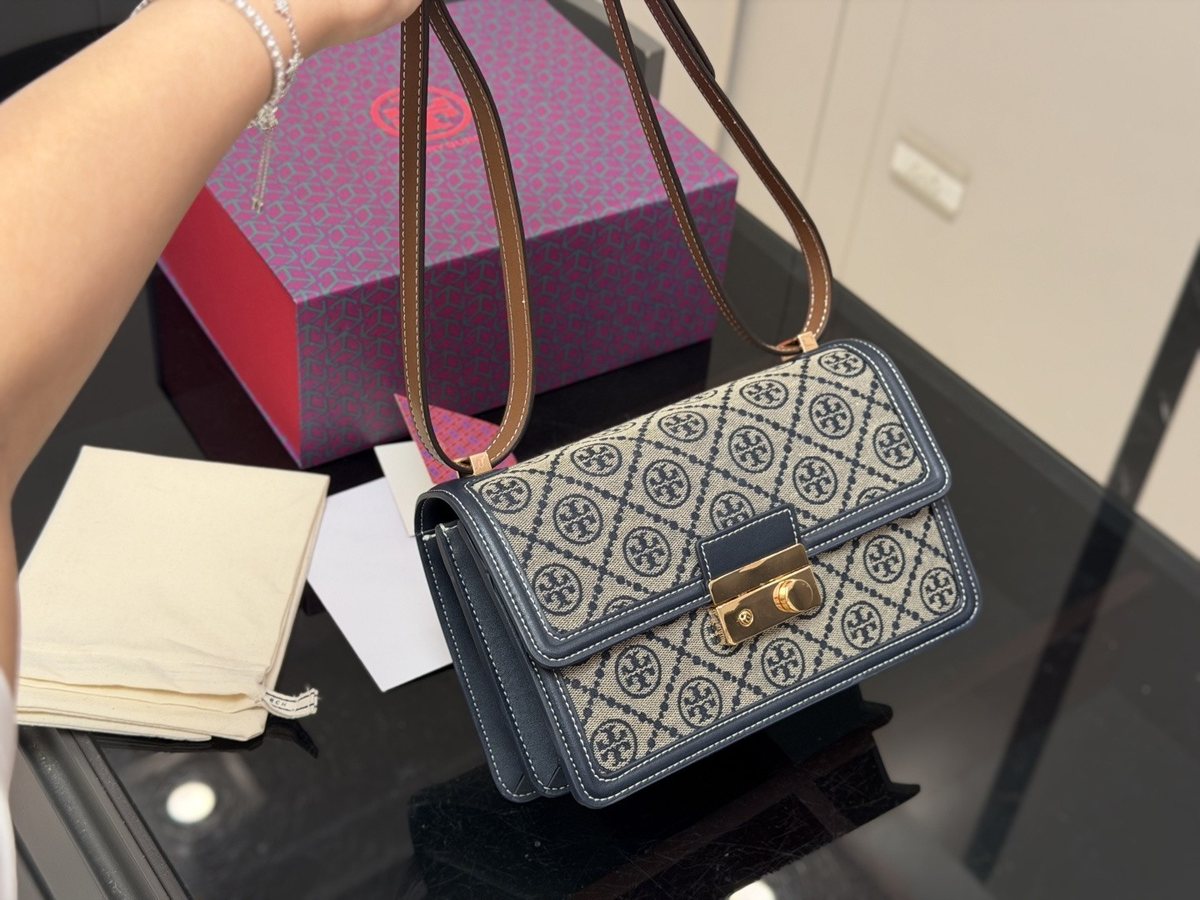 Tory Burch Handbag 044