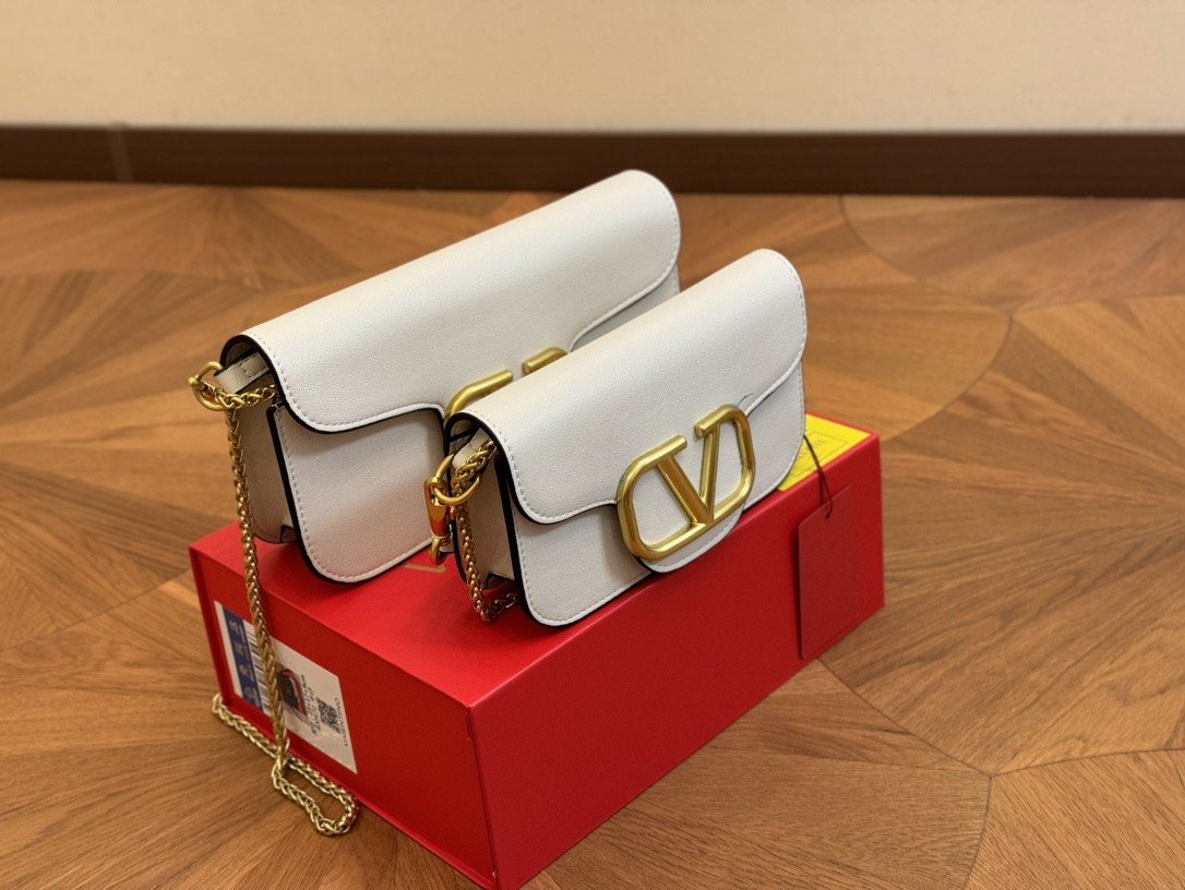 Valentino Handbag 048