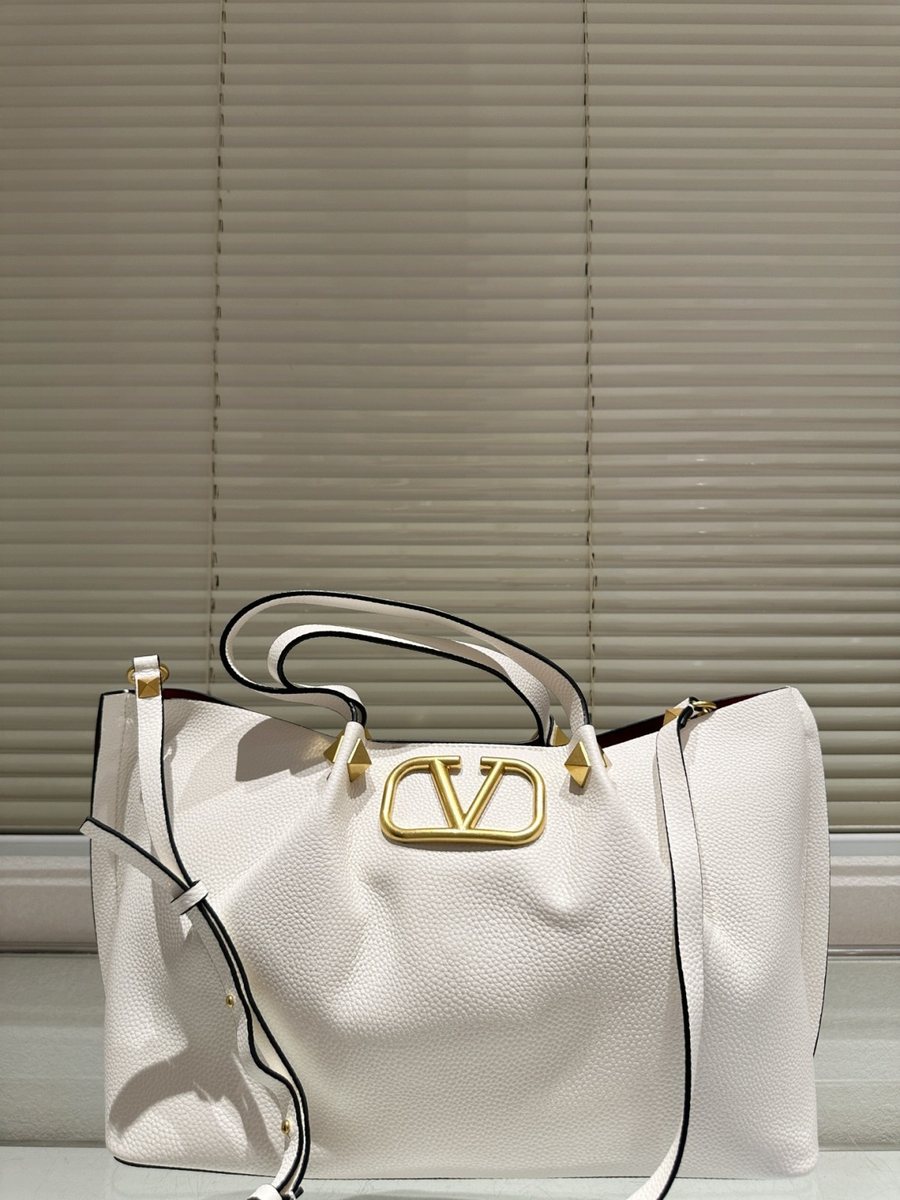 Valentino Handbag 051