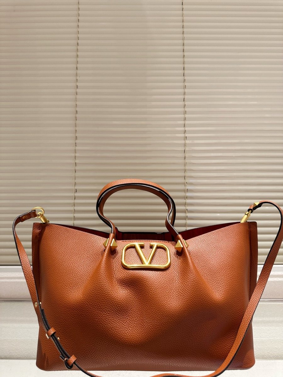 Valentino Handbag 053