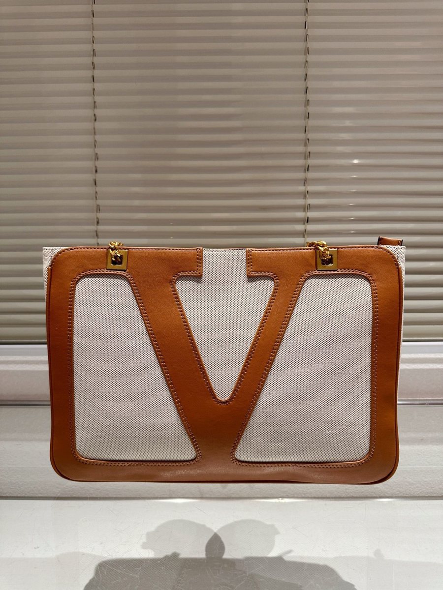 Valentino Handbag 093