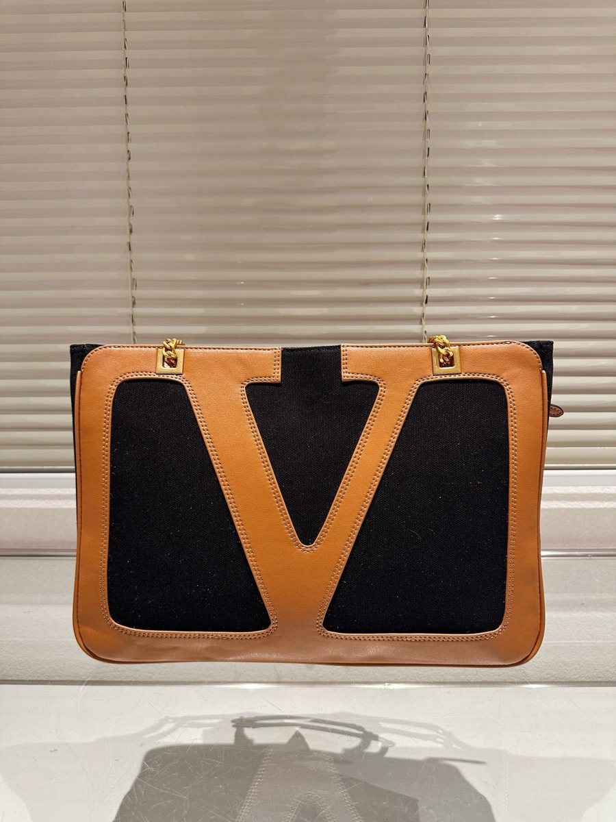 Valentino Handbag 094