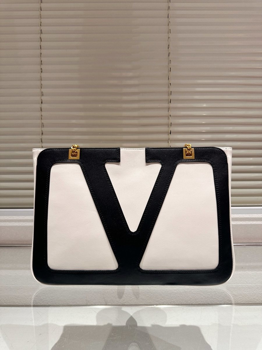 Valentino Handbag 095